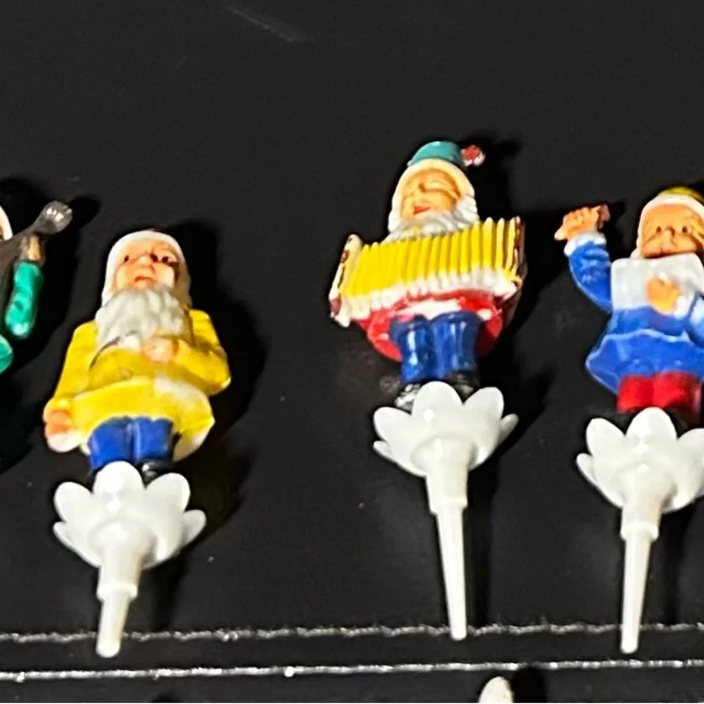 15 Assorted Vintage Style Toy Soldiers and Character Cake Toppers Disney